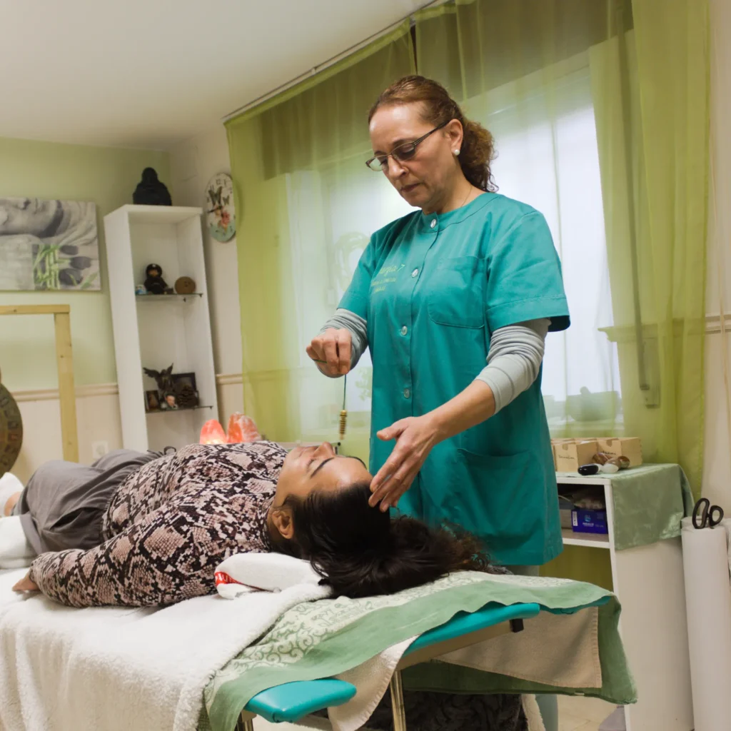 Beneficios del Péndulo en el Desarrollo Personal y el Bienestar Energético